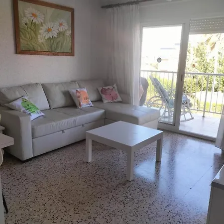 Primera Linea De Playa A 1km Del Puerto De Apartamento