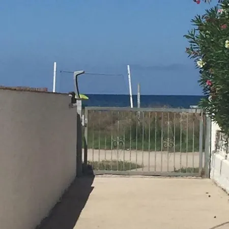 Primera Linea De Playa A 1km Del Puerto De Apartment *