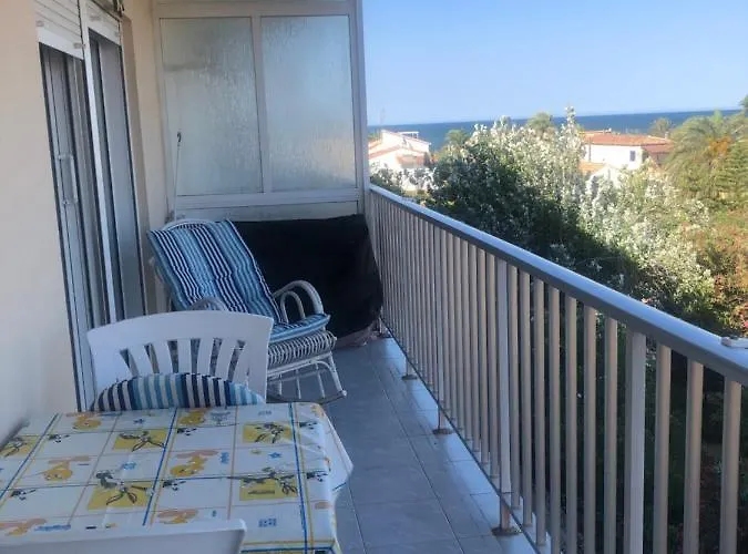 Primera Linea De Playa A 1km Del Puerto De Apartment