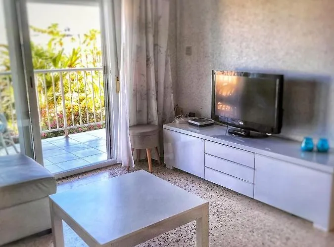 Primera Linea De Playa A 1km Del Puerto De Apartment