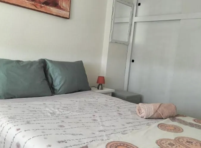 Apartment Primera Linea De Playa A 1km Del Puerto De